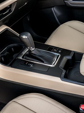 Automatik-Wählhebel in der Mittelkonsole des Mazda CX-5 