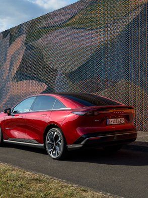 Das Heck des Mazda6e.