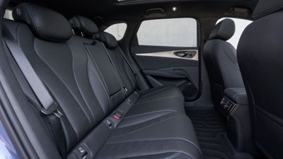 Blick auf die Rückbank des BYD Seal 6 DM-i Touring