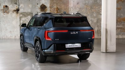 Das Heck des Kia EV5. 