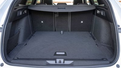 Der geräumige Kofferraum des Opel Astra Sports Tourer. 