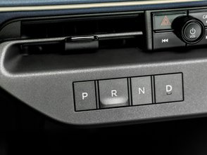 Tasten in der Mittelkonsole des Nissan Leaf.