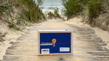 ARCD-Urlaubspaket steht am Strand von Palanga