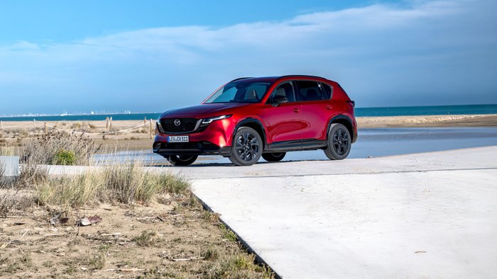 Mazda CX-5 vor dem Meer 