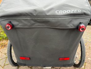 Die Rücklichter des Croozer Yuuna.