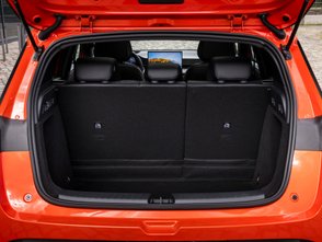 BYD Dolphin G DM-i Test – Blick in den Kofferraum.