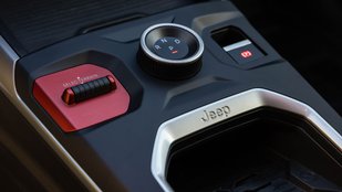 Bedienelement in der Mittelkonsole des Jeep Compass