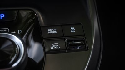 Mit diesen Tasten lassen sich die Offroad-Modi des Subaru Uncharted einstellen. 