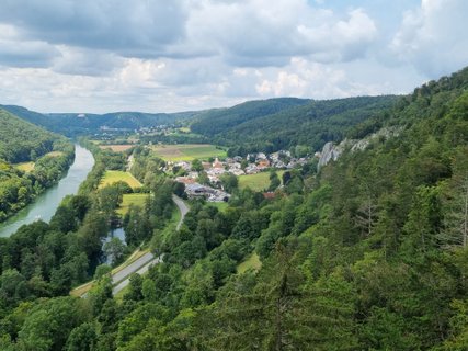 Ausblick aufs Altmühltal von der Burg Prunn