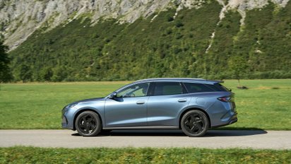 Seitliche Ansicht des BYD Seal 6 DM-i Touring