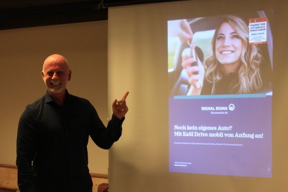 OC Veranstaltung Aller-Weser, Signal Iduna Flyer im Hintergrund.