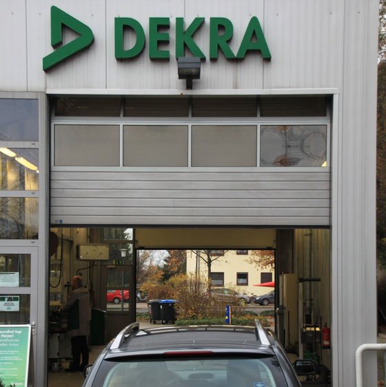 Eine Garage der DEKRA