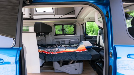 Blick in einen Ford Nugget.