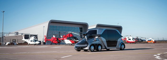 Ein EDAG Citybot auf dem Versuchsgelände des Flughafens.