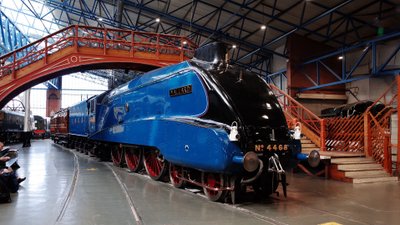  Historischer Hochgeschwindigkeitszug Mallard im National Railway Museum in York.