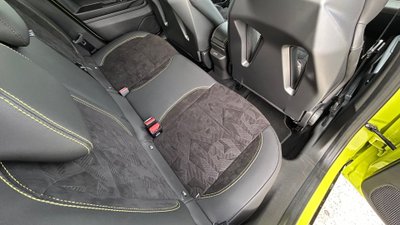 Ansicht der Rückbank des Abarth 600e. 