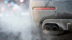 Auspuffrauch aus einem Auto