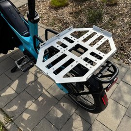 Gepäckträger von einem Fahrrad mit der Carrier Plattform von Fahrer Berlin.