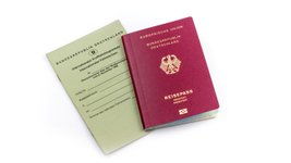 Internationaler Führerschein und Reisepass.