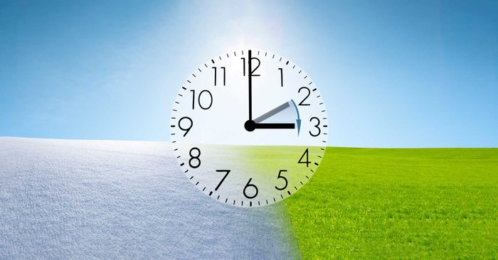 Uhr, die auf Sommerzeit vorgestellt wird. 