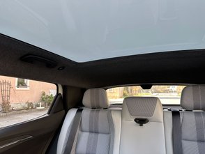 Innenraum des Renault Scenic E-Tech 220 mit Panoramadach.