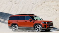 Seitenansicht des Hyundai Santa Fe in einer Sandgrube