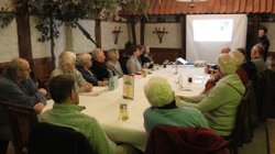 OC Veranstaltung Aller-Weser, alle sitzen an einem Tisch.