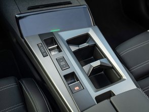 Mittelkonsole des Opel Grandland PHEV mit Fahrmodus-Wahltaste