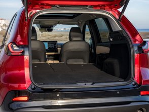 Blick in den umgeklappten Kofferraum des Mazda CX-5 