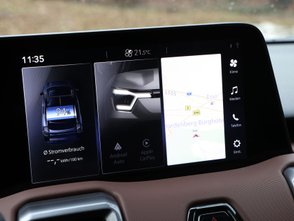 Touchscreen in der Mittelkonsole des Suzuki eVitara