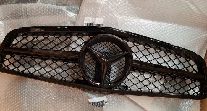 Fälschung Kühlergrill Hauptzollamt Hamburg.