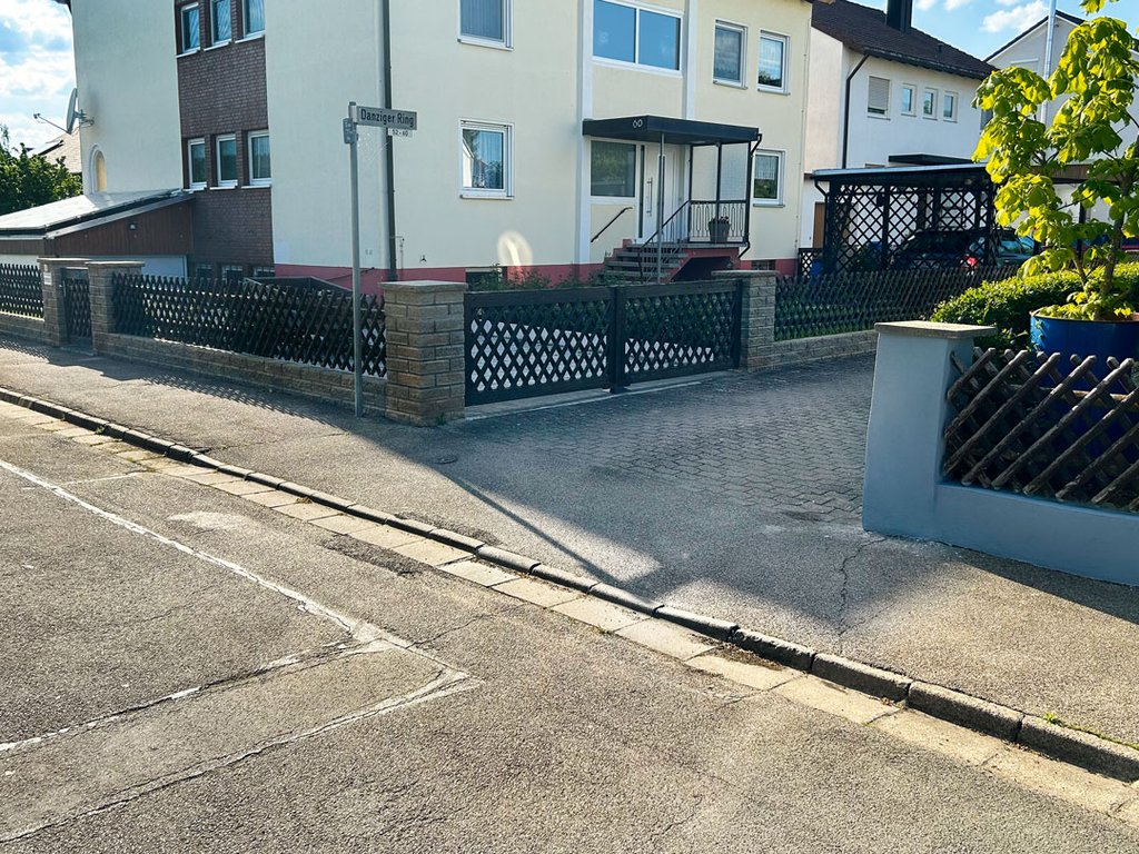 Welche Verkehrsregeln gelten am abgesenkten Bordstein?