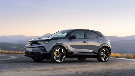 Seitenansicht des Opel Mokka GSE. 