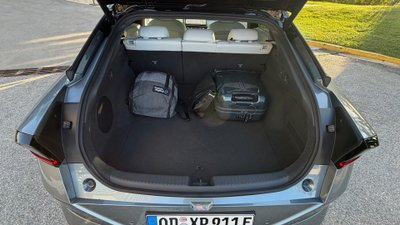 Taschen im Kofferraum des Xpeng P7+
