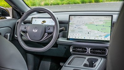 Blick auf das Armaturenbrett des Leapmotor B05.
