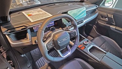 Cockpitansicht des Jeep Compass.