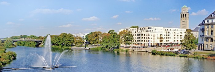 Blick über den Fluss von Mühlheim.