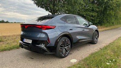 Heckansicht des Cupra Tavascan VZ