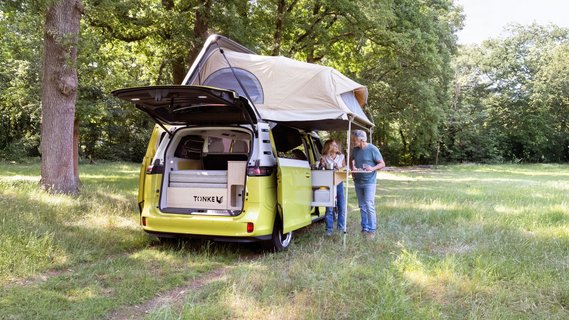 Tonke ID-Buzz Explorer mit seitlichem Aufstelldach.