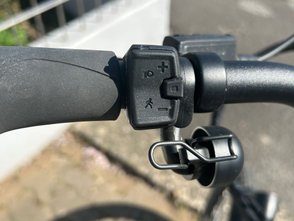Schalter am Fahrradlenker. 
