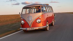Auf Elektroantrieb umgerüsteter VW T1 Samba von 1966.